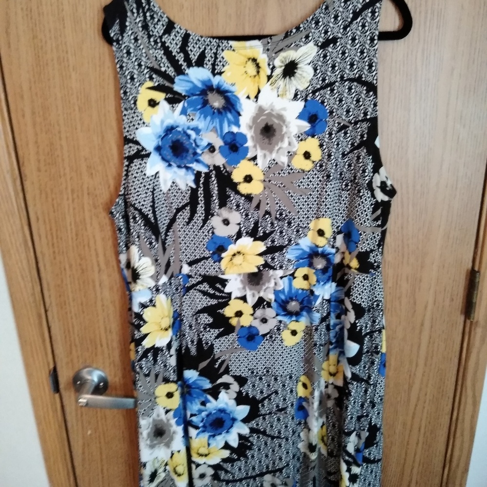 Floral dress - Picture 2 of 3
